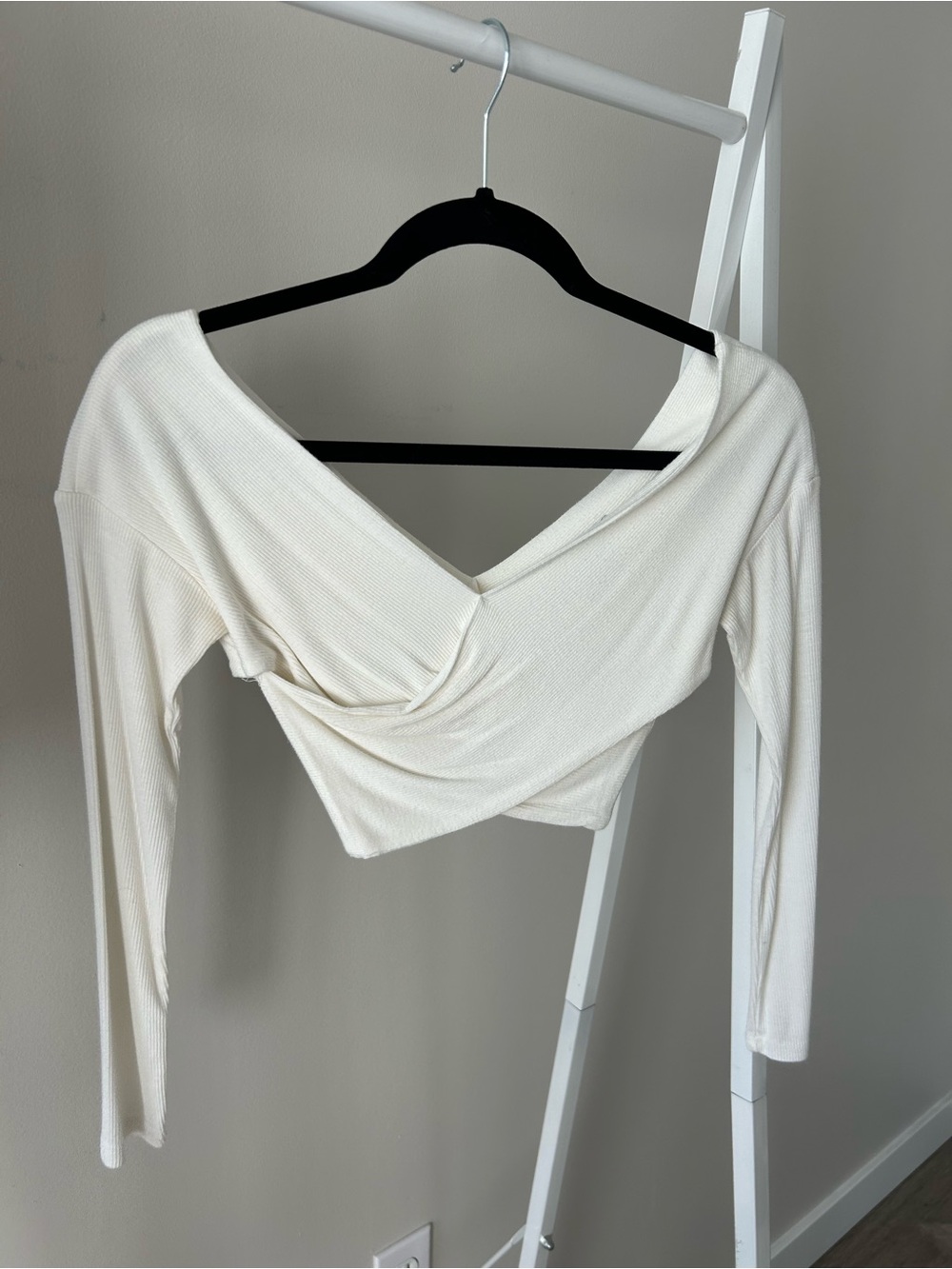 Fashion Nova Cream Twist-Front Long Sleeve Crop Top